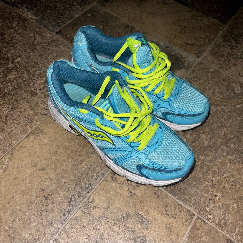 Saucony Oasis Grid Sneakers